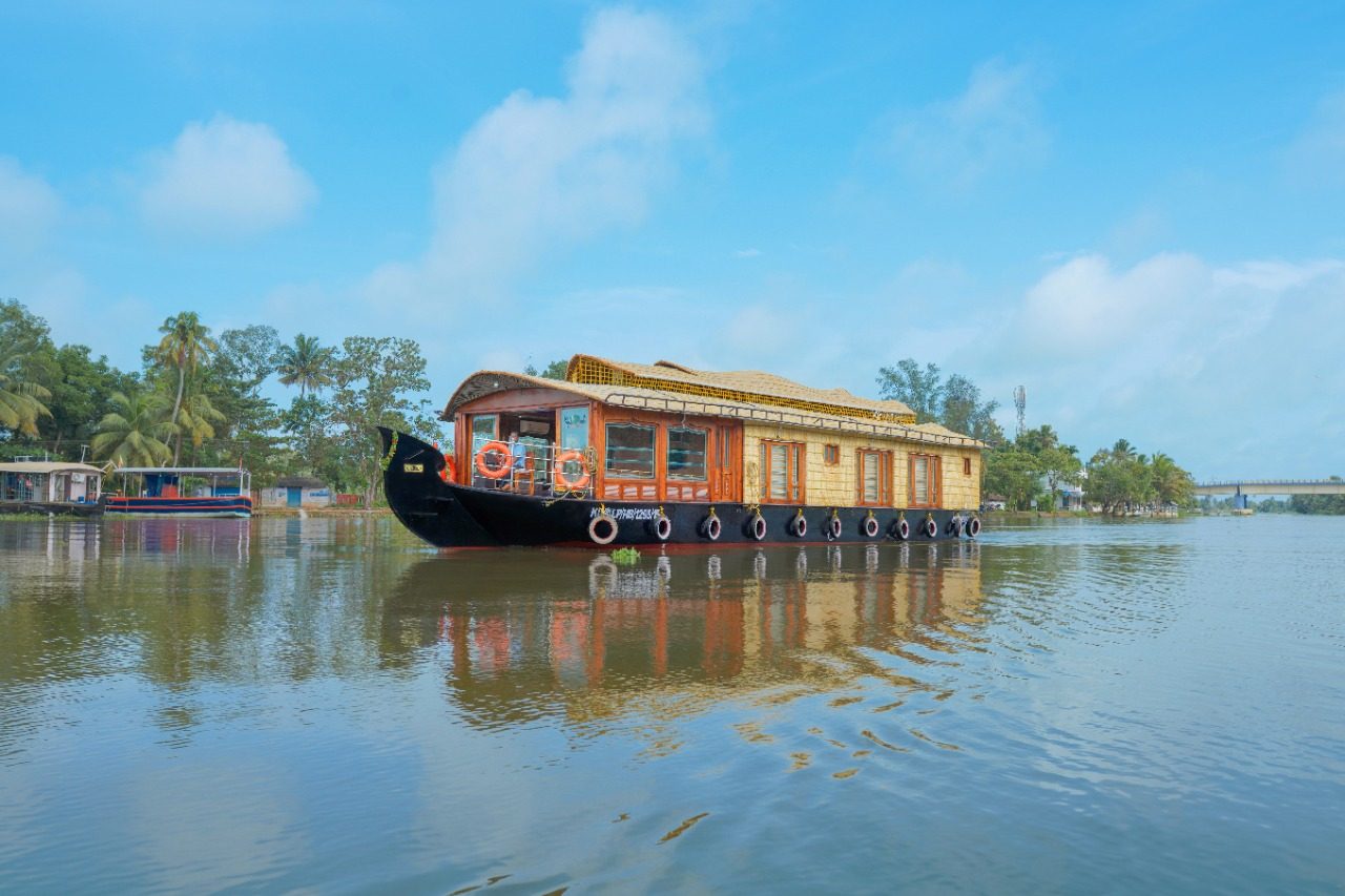 3 bedroom houseboat in Alappuzha