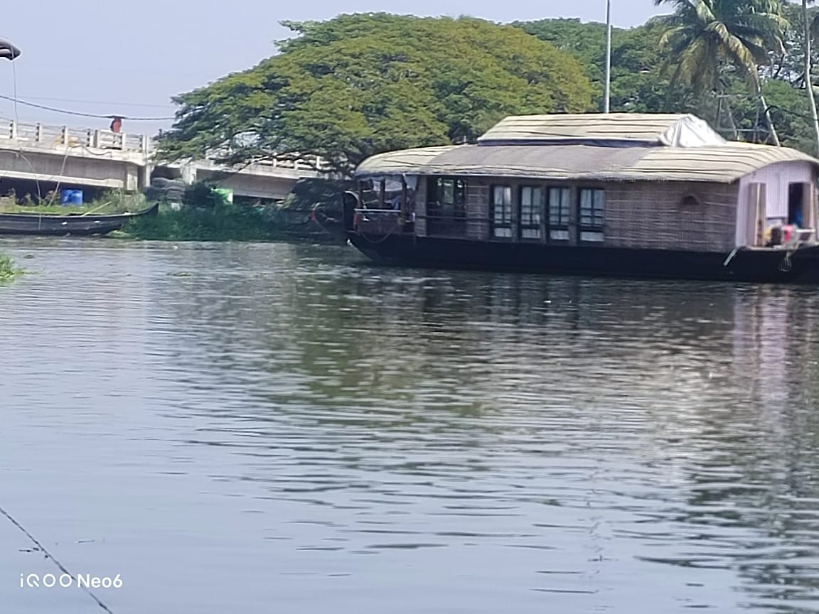 2 bedroom houseboat in Alappuzha