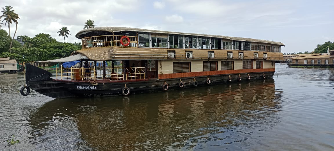 7 bedroom houseboat in Alappuzha
