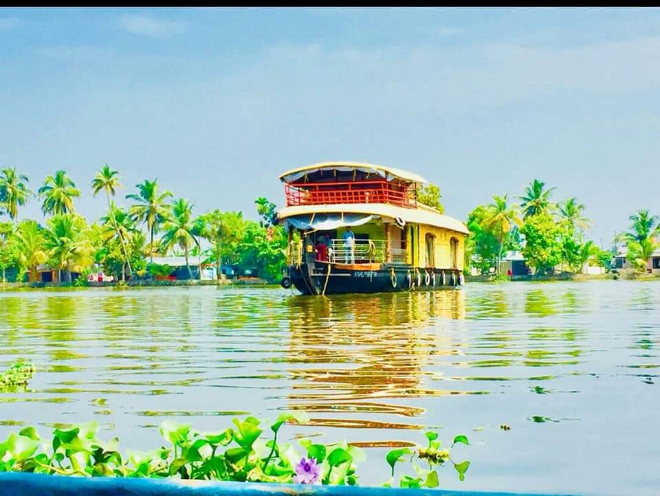 2 bedroom houseboat in Alappuzha