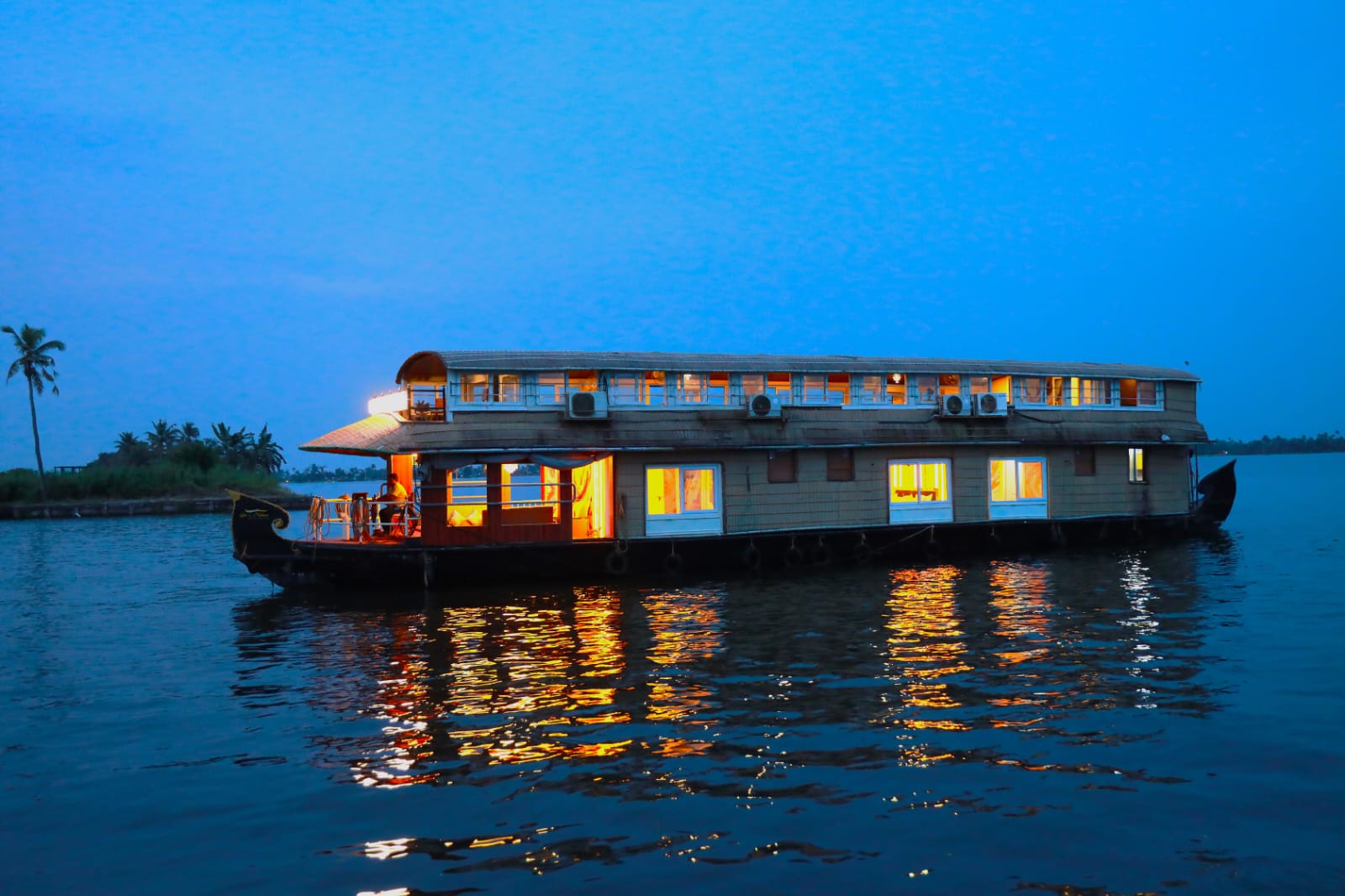 3 bedroom houseboat in Alappuzha