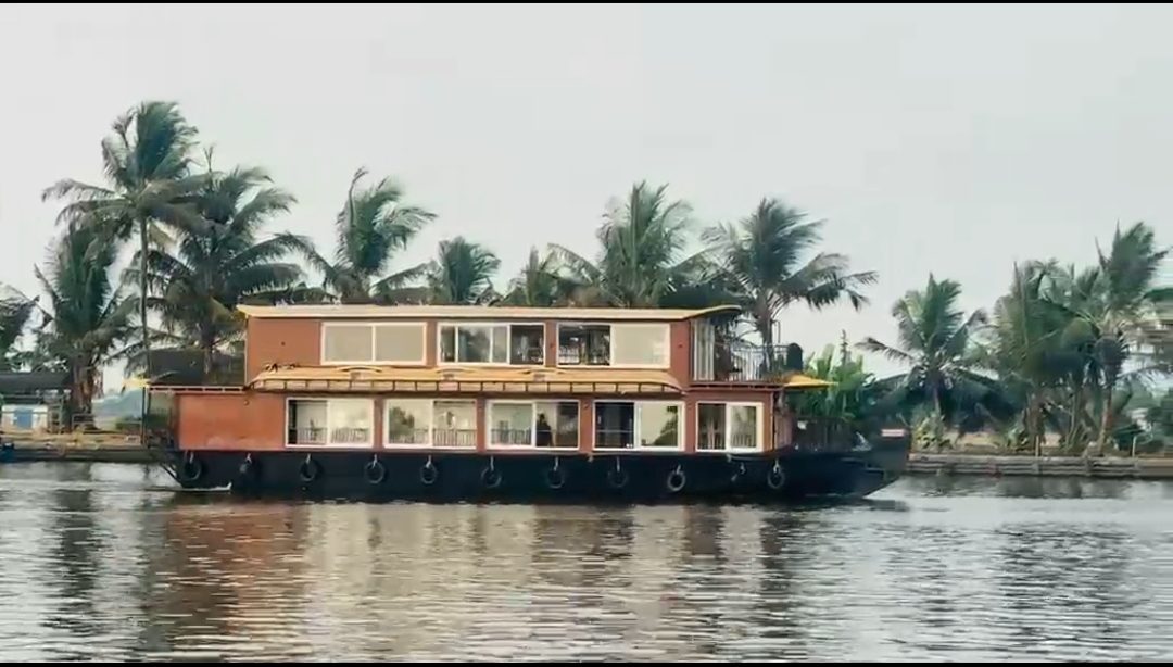 3 bedroom houseboat in Alappuzha