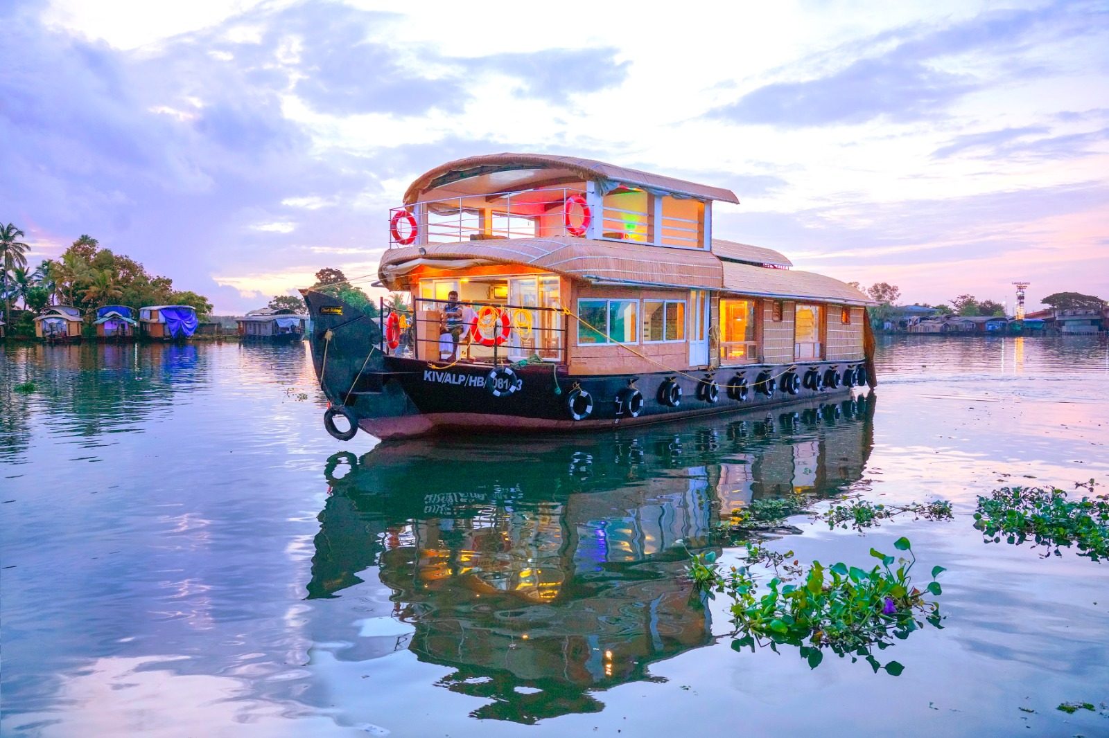 2 bedroom houseboat in Alappuzha