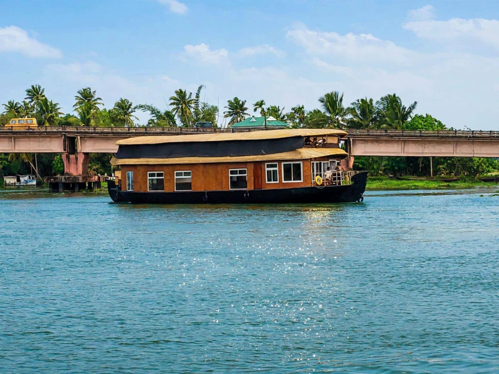 3 bedroom houseboat in Alappuzha