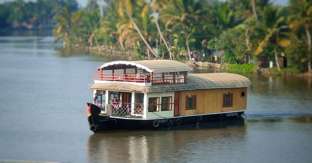 2 bedroom houseboat in Alappuzha