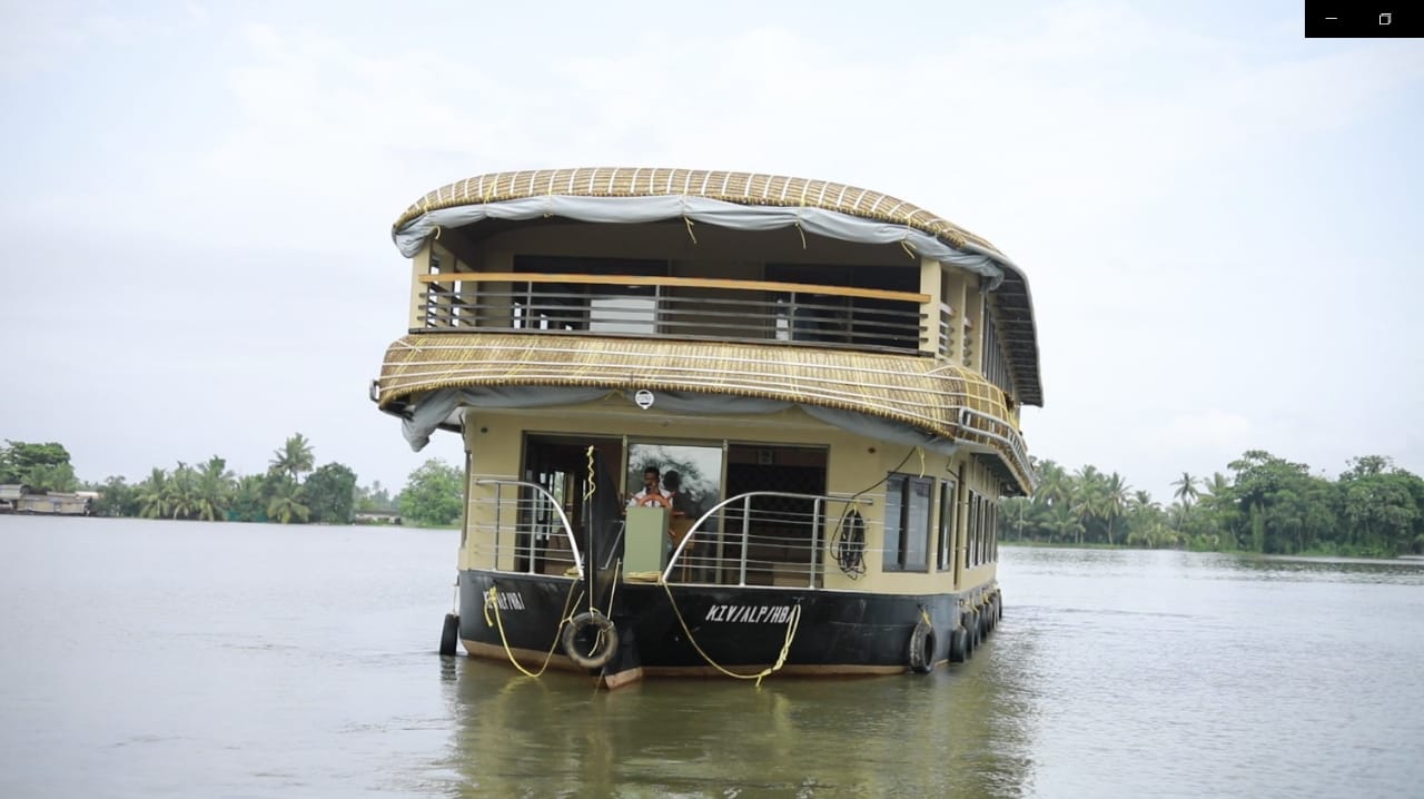 10 bedroom houseboat in Alappuzha