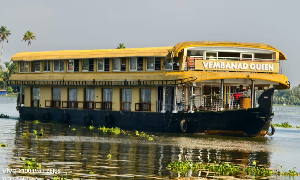 8 bedroom houseboat in Alappuzha