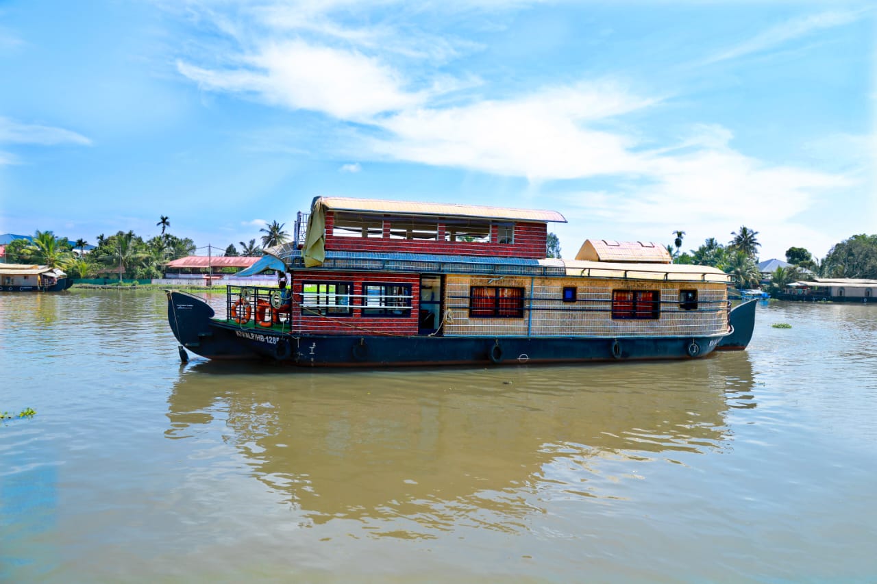 2 bedroom houseboat in Alappuzha