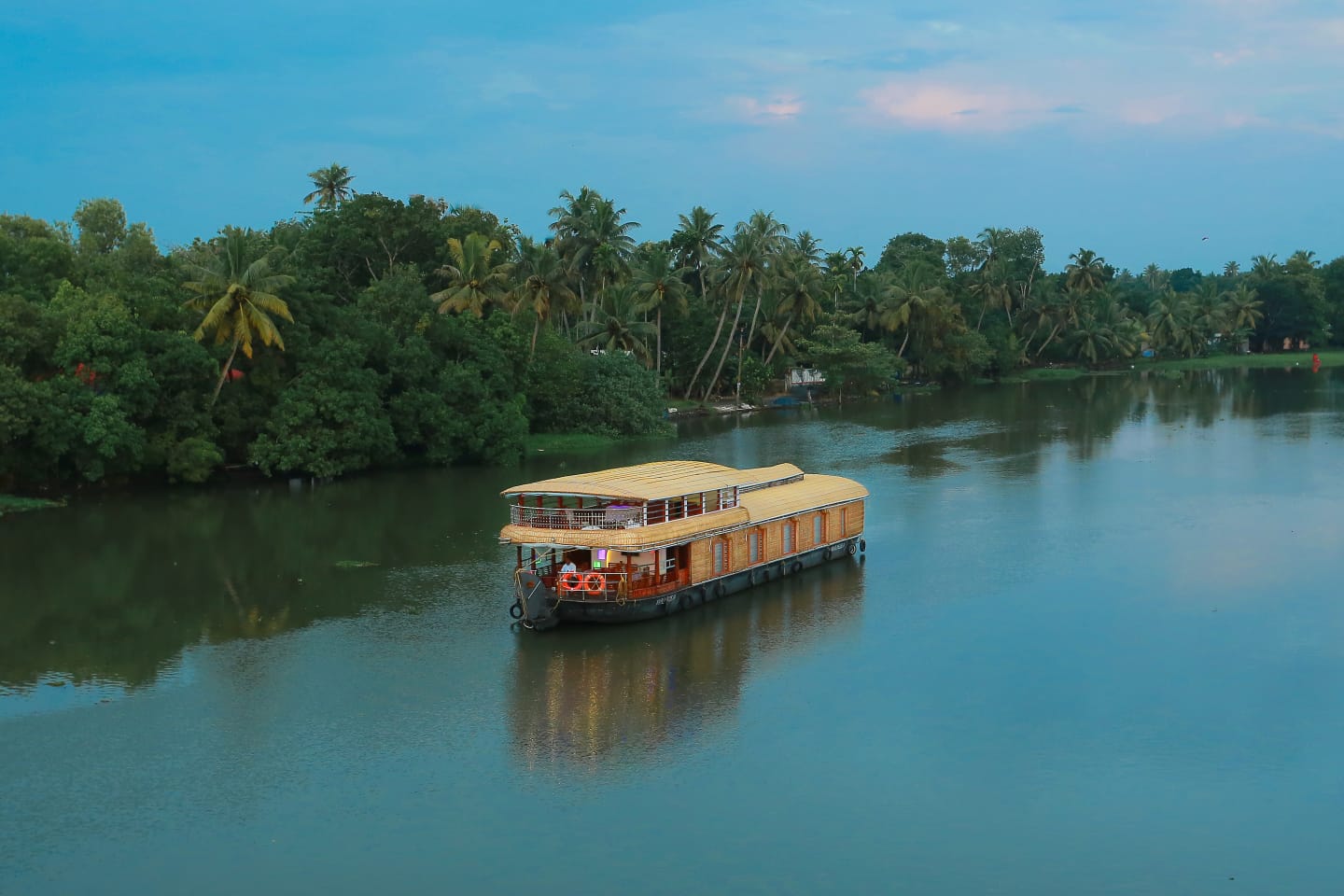 4 bedroom houseboat in Alappuzha