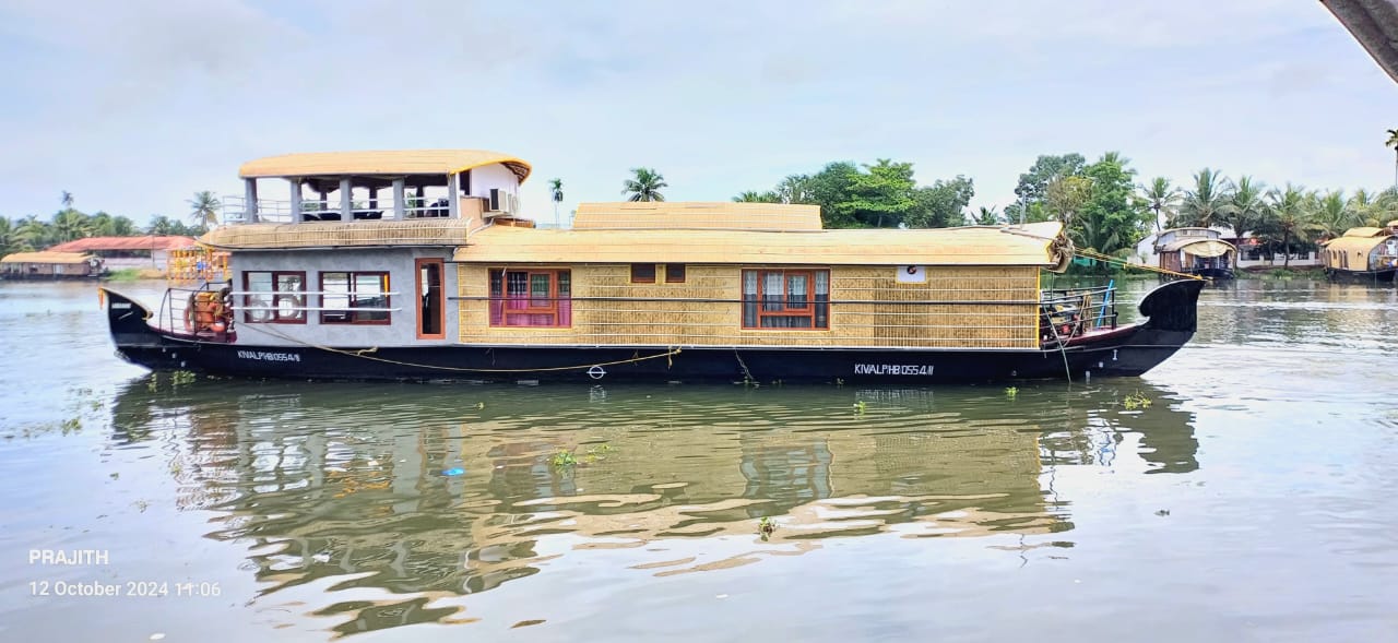 2 bedroom houseboat in Alappuzha